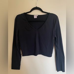 Black cropped long sleeve v neck